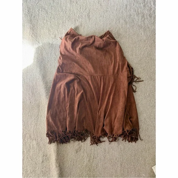 faux suede brown skirt with fringe - Picture 2 of 3